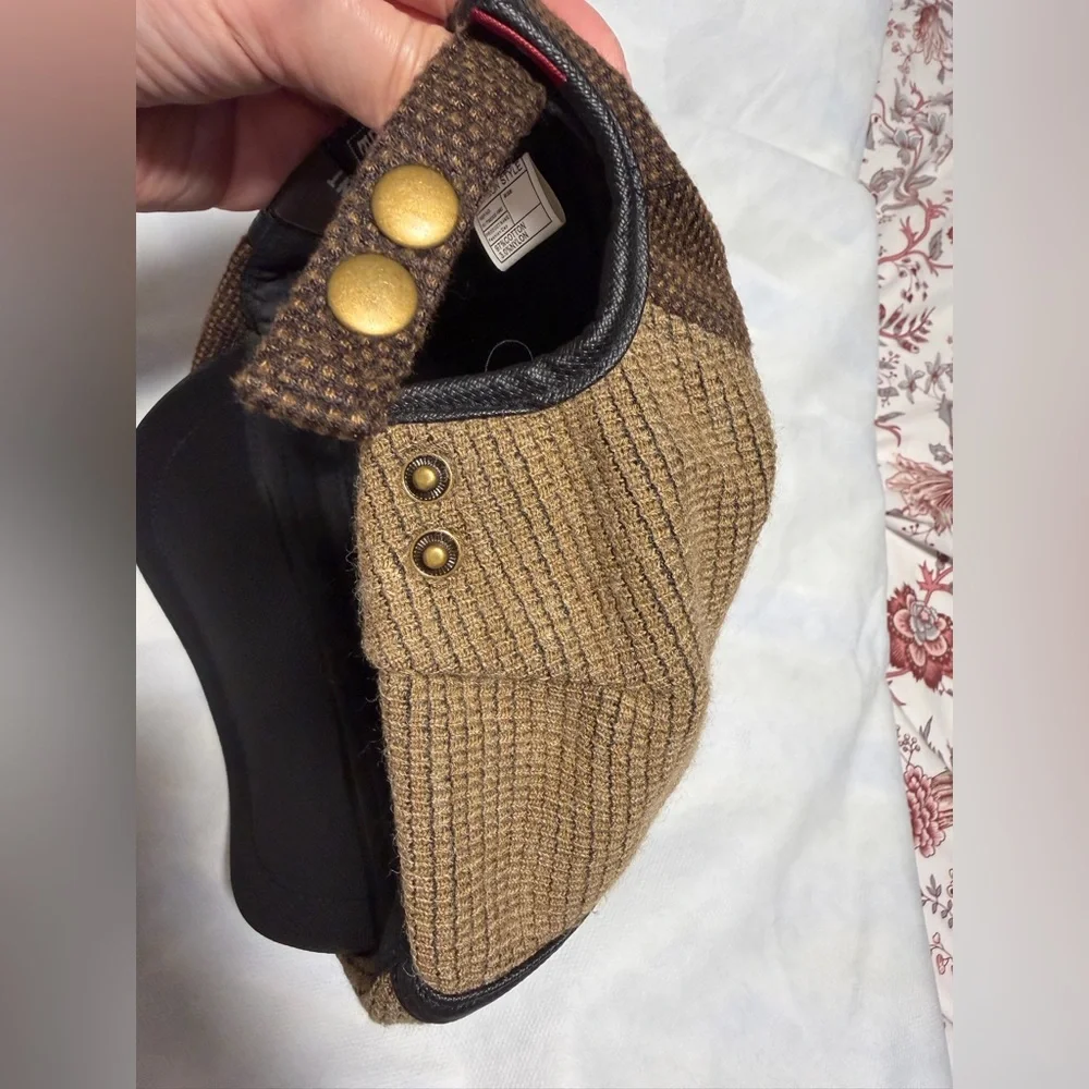 Two-Tone Brown Men's Snapback cap. - Picture 4 of 5